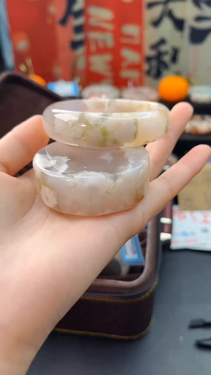 【闪购商品】石英质玉手镯未镶嵌赠送镯心（53圈口）