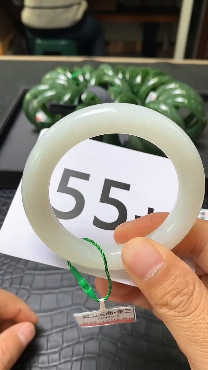 【闪购商品】和田玉手镯未镶嵌一个1