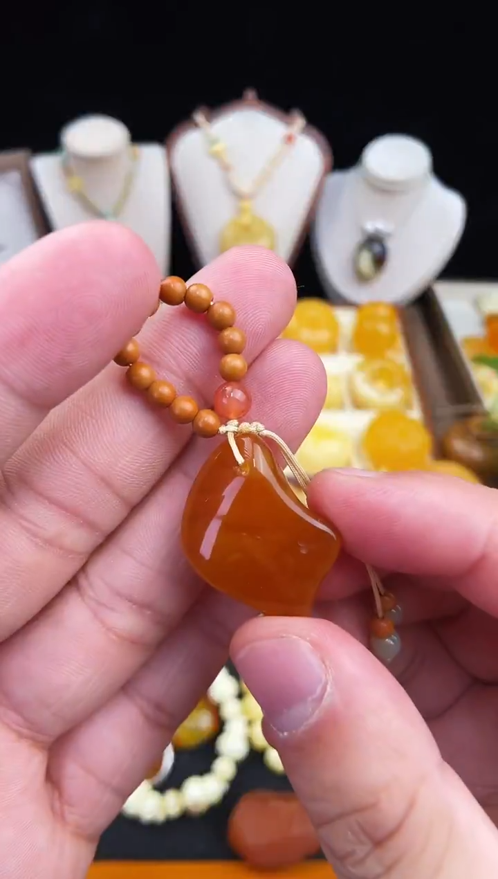 琥珀未镶嵌珠宝奇石柒月