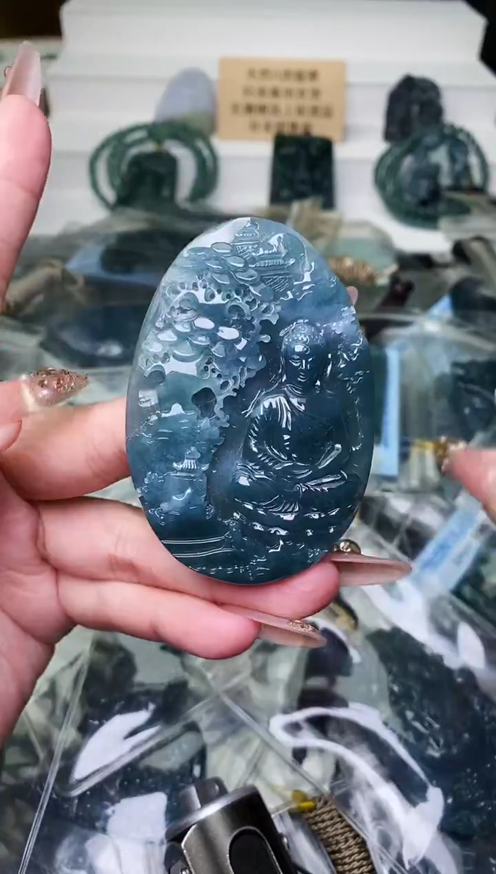 颈饰未镶嵌翡翠 