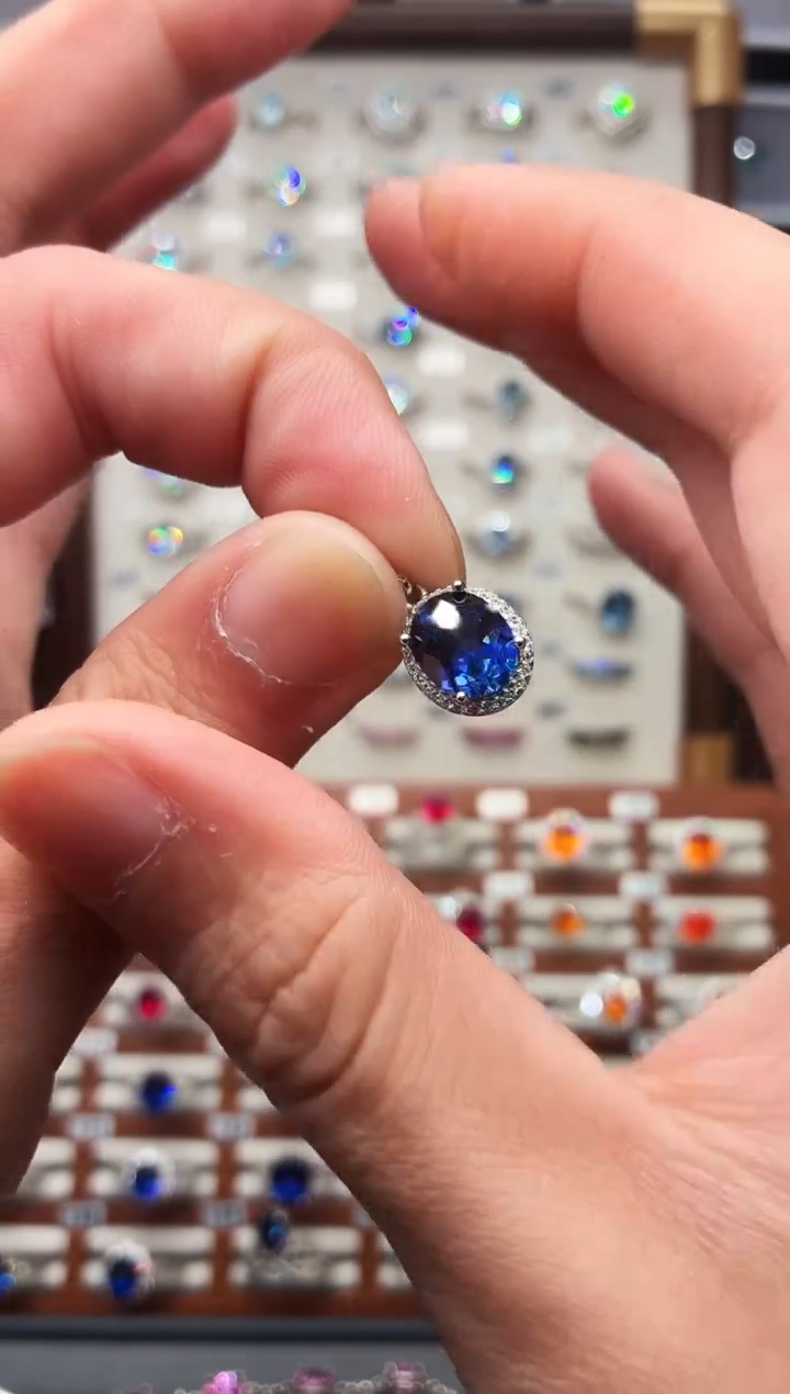 吊坠(赠链)蓝宝石银S925镶嵌1888