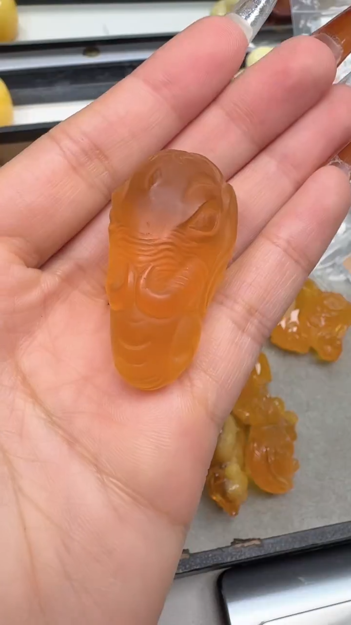 裸石琥珀未镶嵌如图