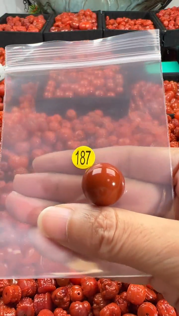 颈饰未镶嵌南红玛瑙1