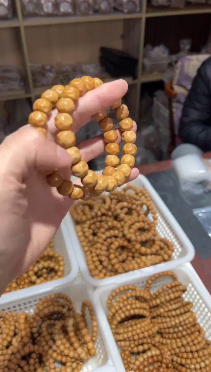 【闪购商品】猴头核桃吊坠全品奶酪