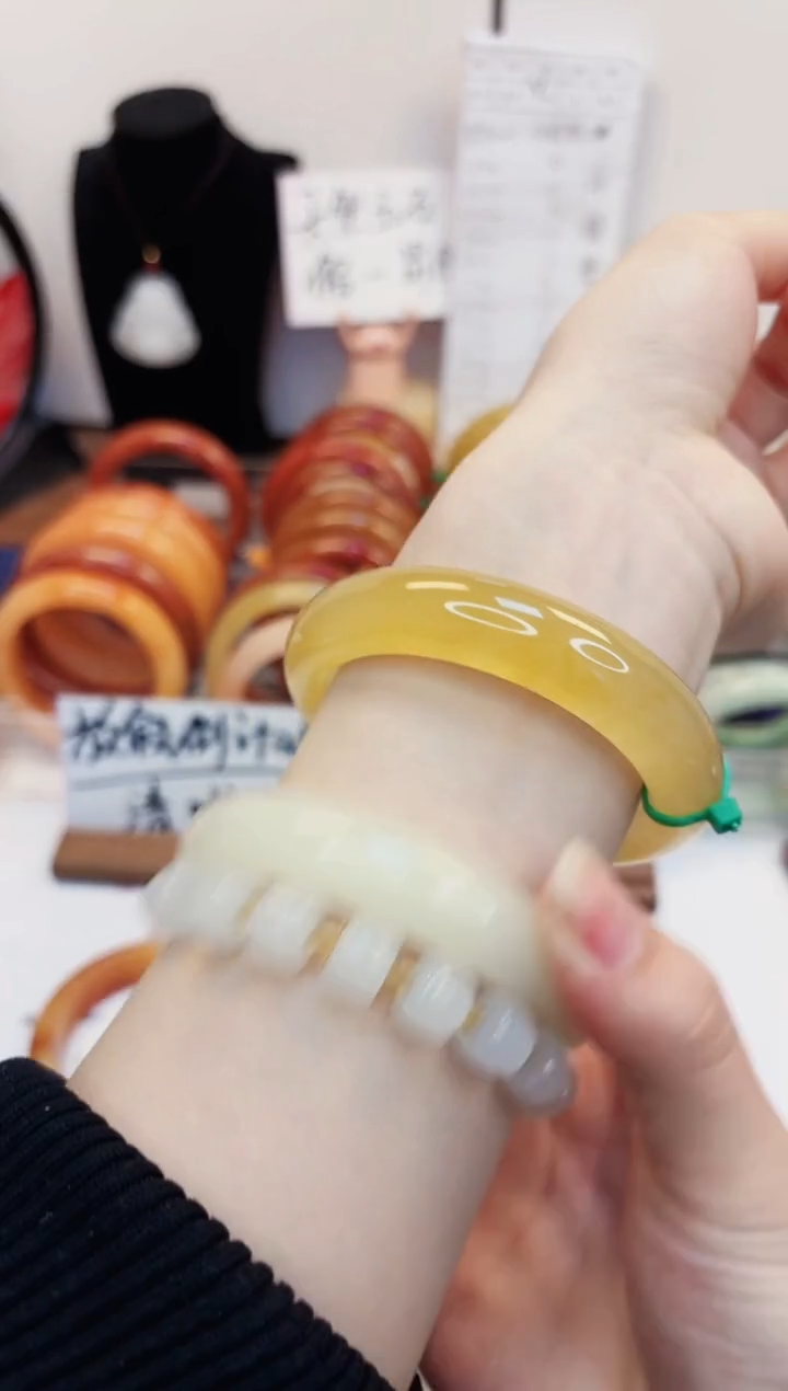 【闪购商品】石英质玉手镯未镶嵌475