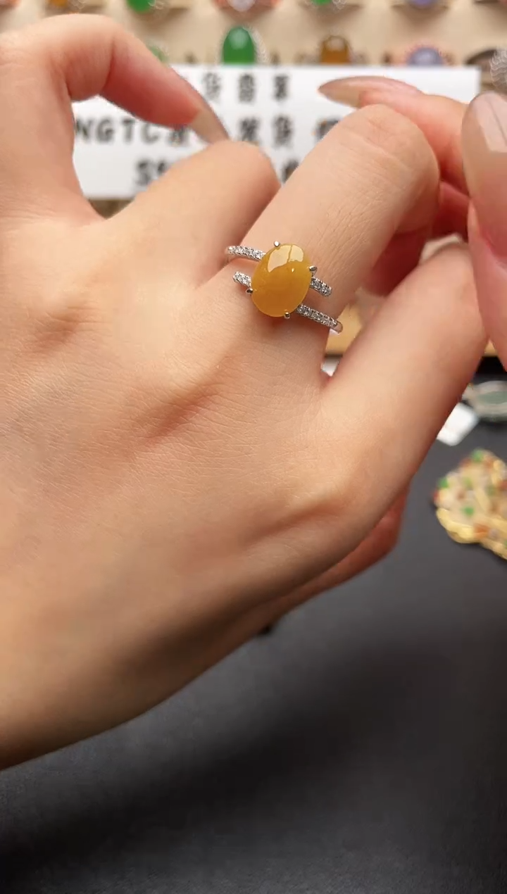 未镶嵌戒指翡翠一物一证一礼盒