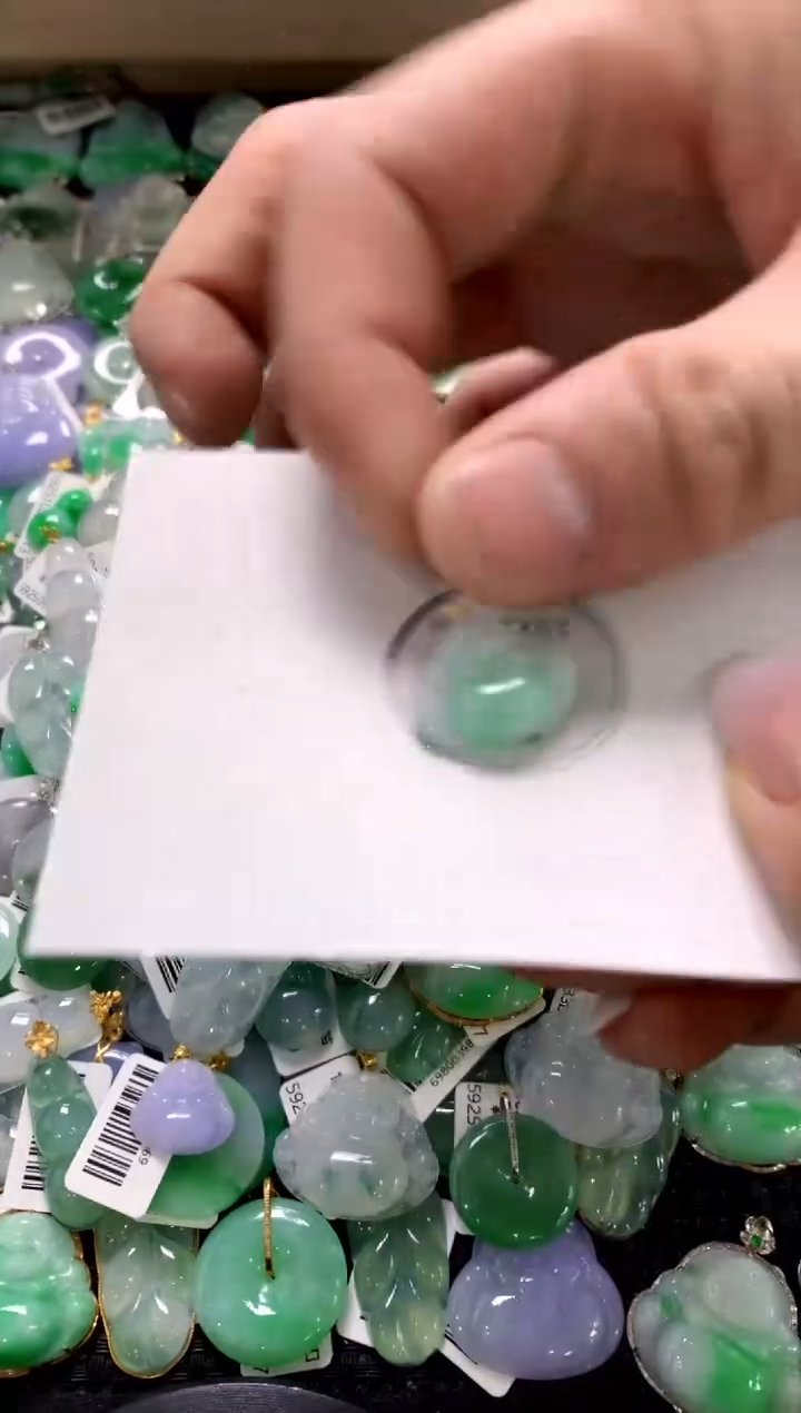 颈饰18K金镶嵌翡翠1111111111111111