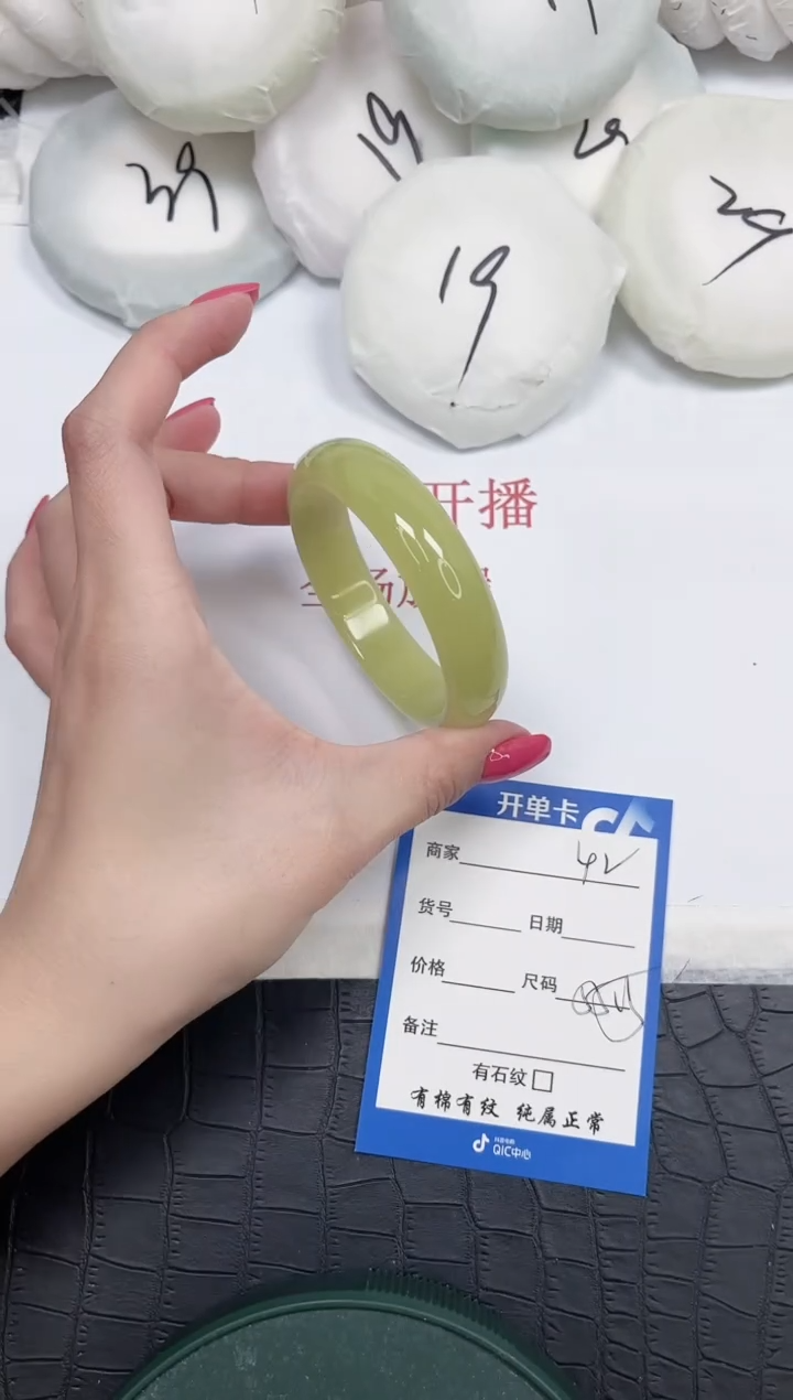 未镶嵌手镯石英质玉42-55.5