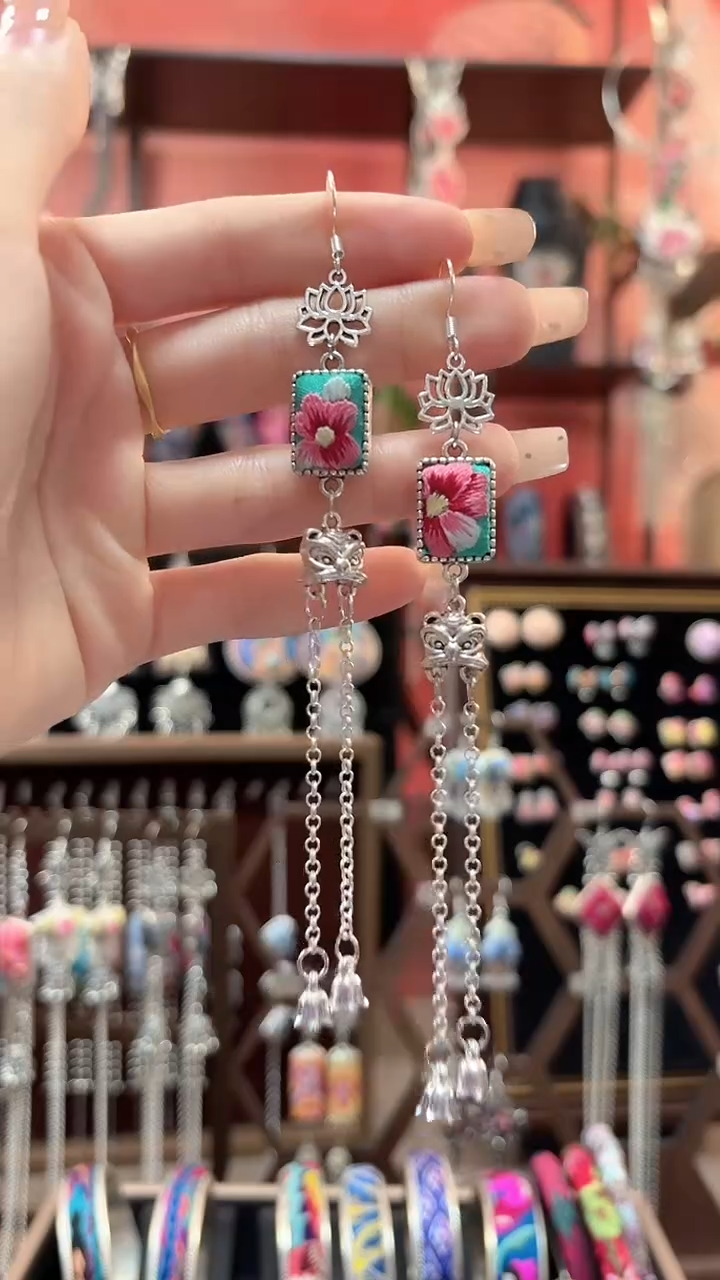 织绣 云织谣民族风精美饰品   95