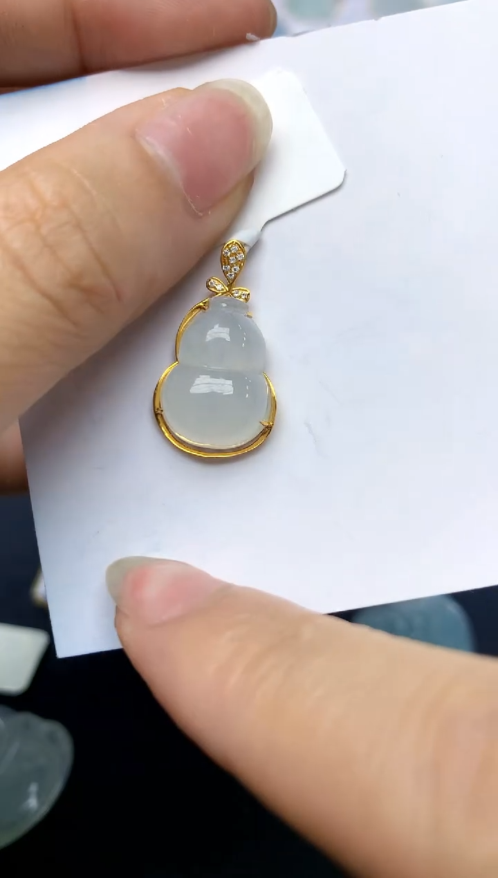 翡翠18K金镶嵌颈饰天然A货翡翠