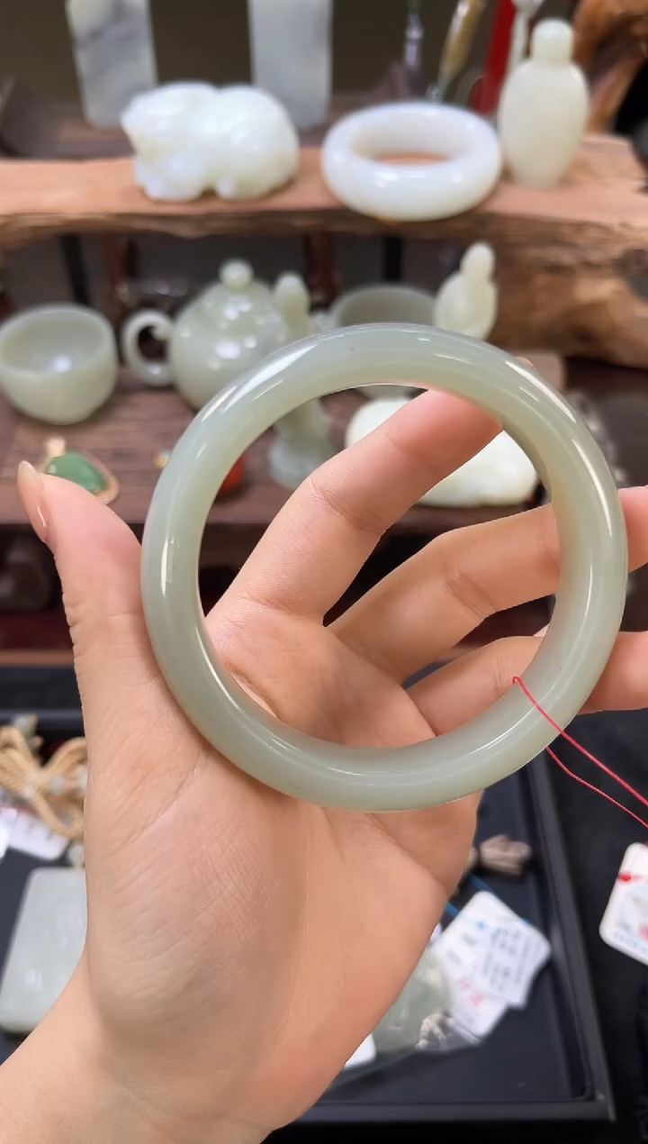 【闪购商品】和田玉手镯未镶嵌且末青白手镯 61圈9006394