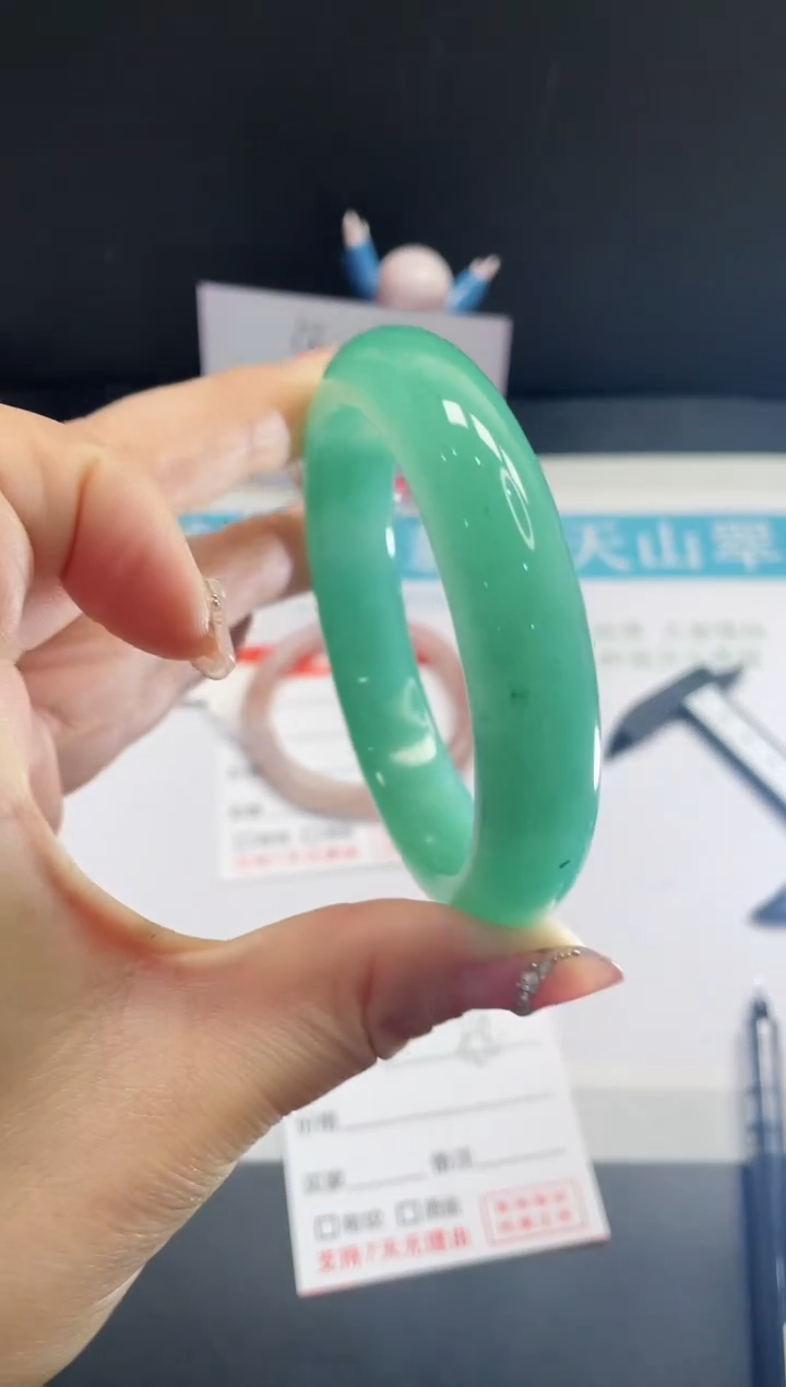 【闪购商品】石英质玉手镯未镶嵌131