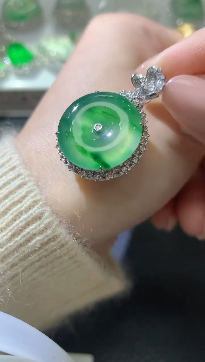 【闪购商品】翡翠吊坠(不含链)18K金镶嵌A36翡翠