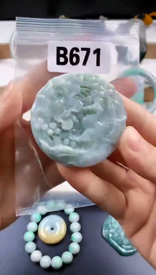 颈饰未镶嵌翡翠天然翡翠吊坠挂件