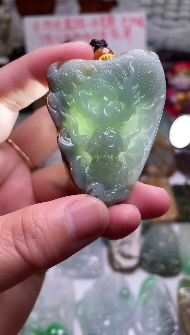 颈饰未镶嵌翡翠龙