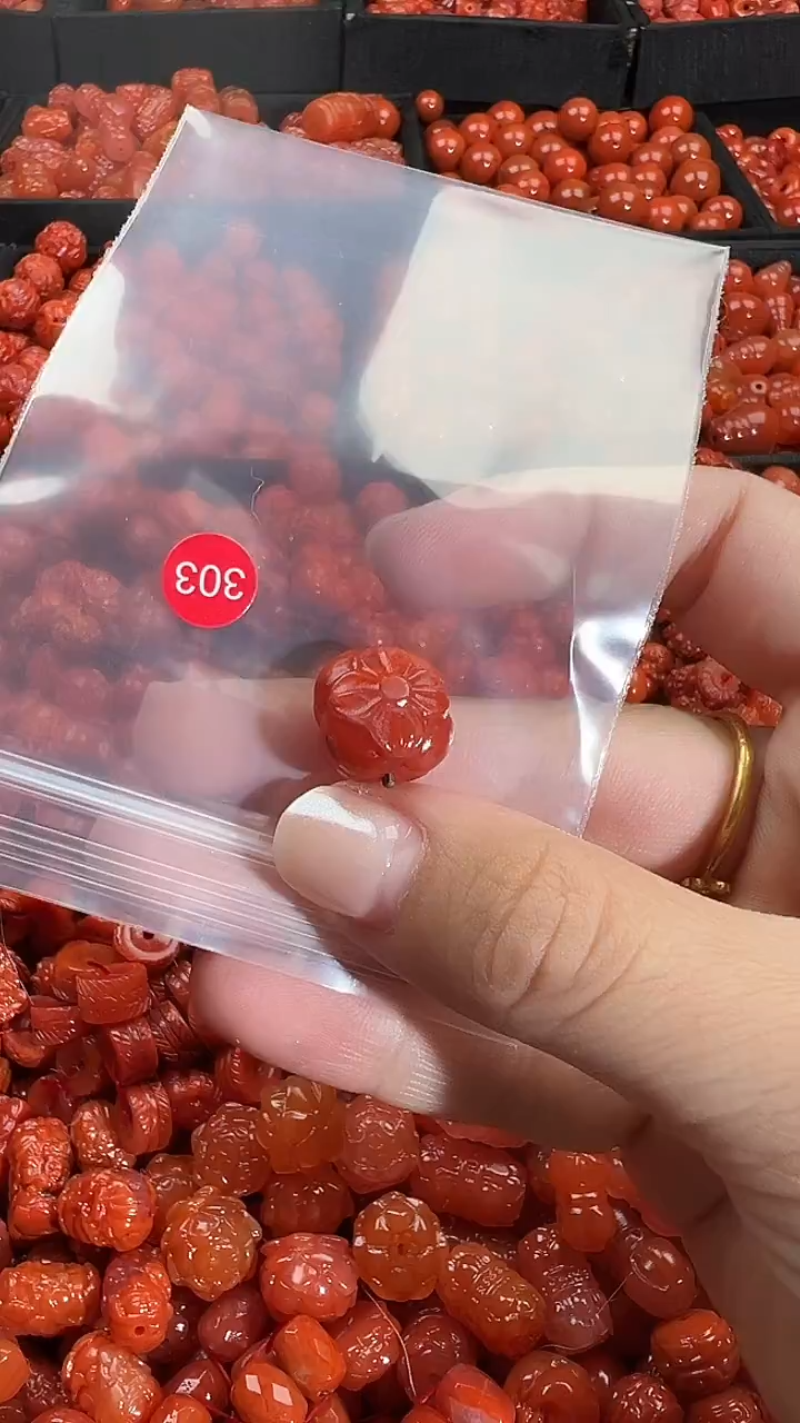 颈饰未镶嵌南红玛瑙1