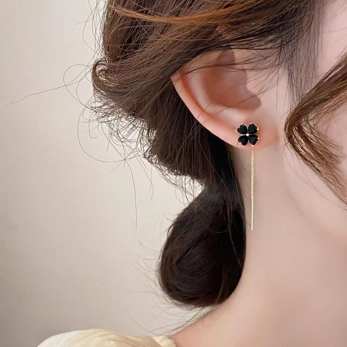 铜合金耳饰 黑色四叶草耳线女2025年新款轻奢高级小众设计感耳环