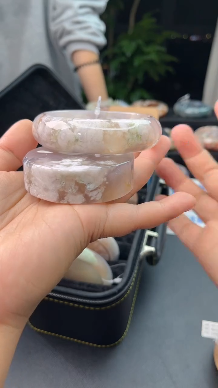 【闪购商品】石英质玉手镯未镶嵌赠送镯心（圈口62