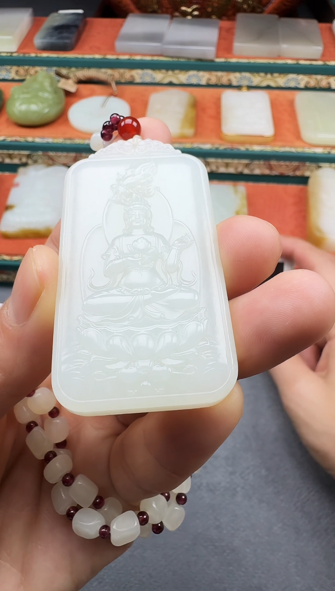 和田玉未镶嵌颈饰多多