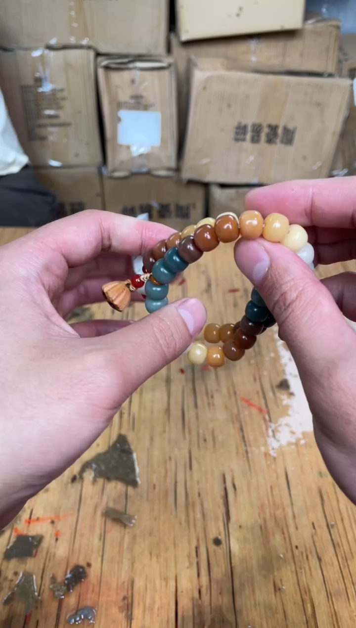 木质非金属捧月文创福利闪购商品无礼盒