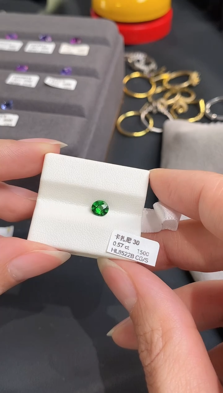 未镶嵌裸石石榴石（沙弗莱）0.57CT HL8522B CG/S