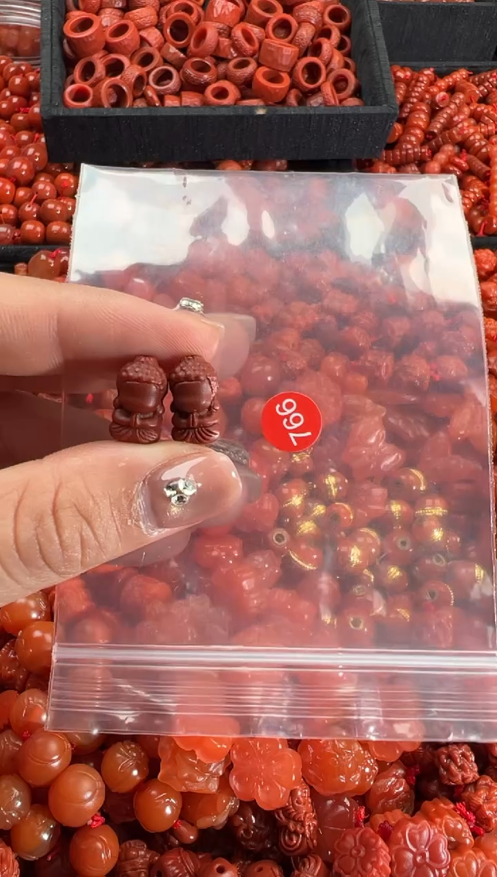 【闪购商品】南红玛瑙未镶嵌颈饰1