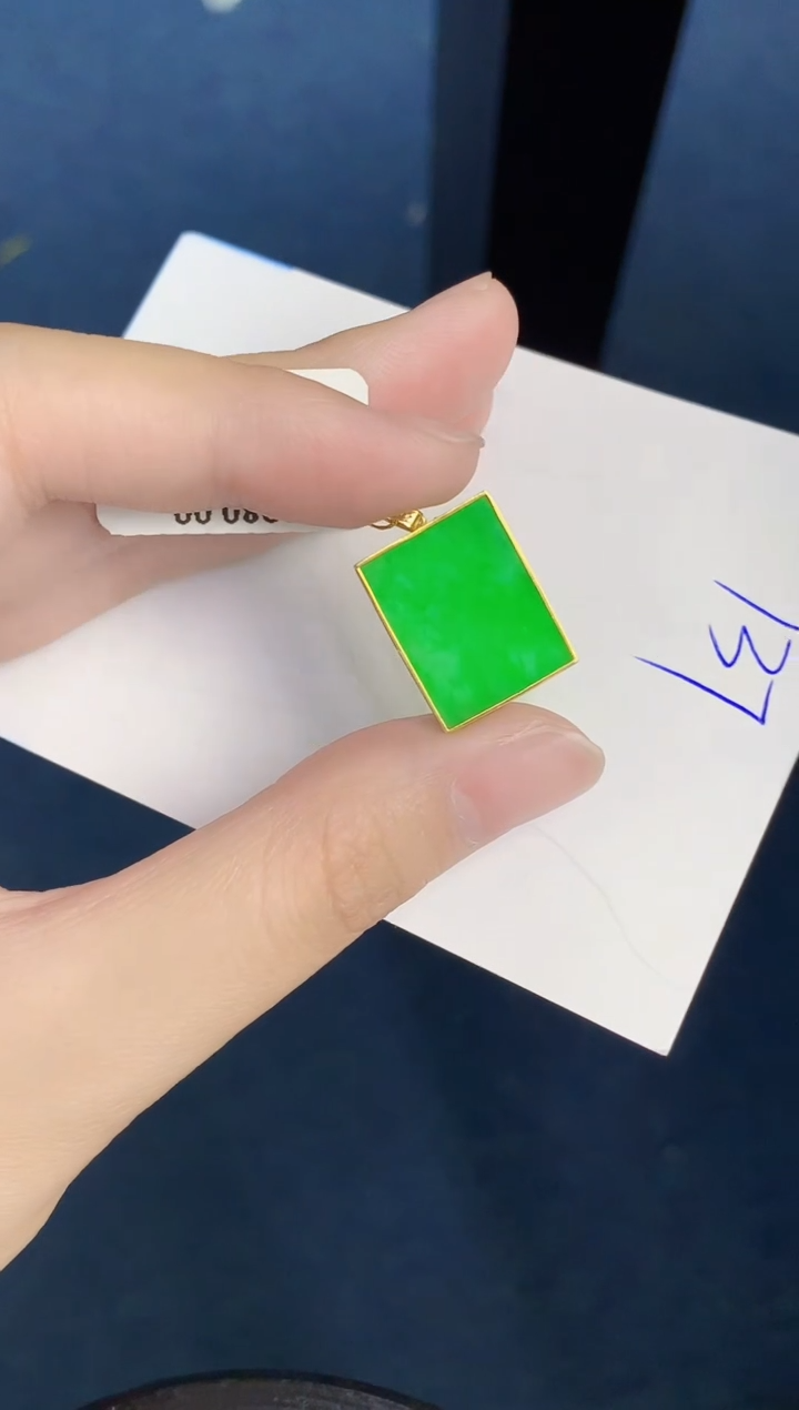 翡翠18K金镶嵌颈饰000000000