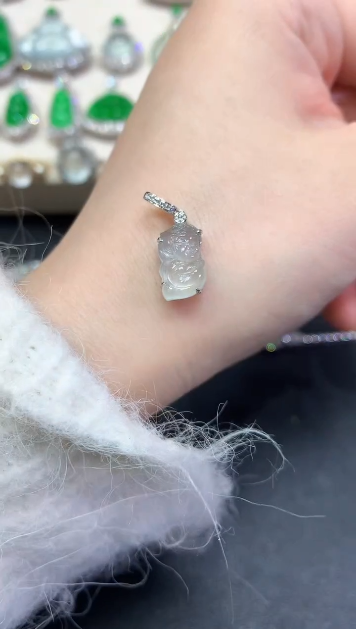 【闪购商品】翡翠颈饰18K金镶嵌D2   