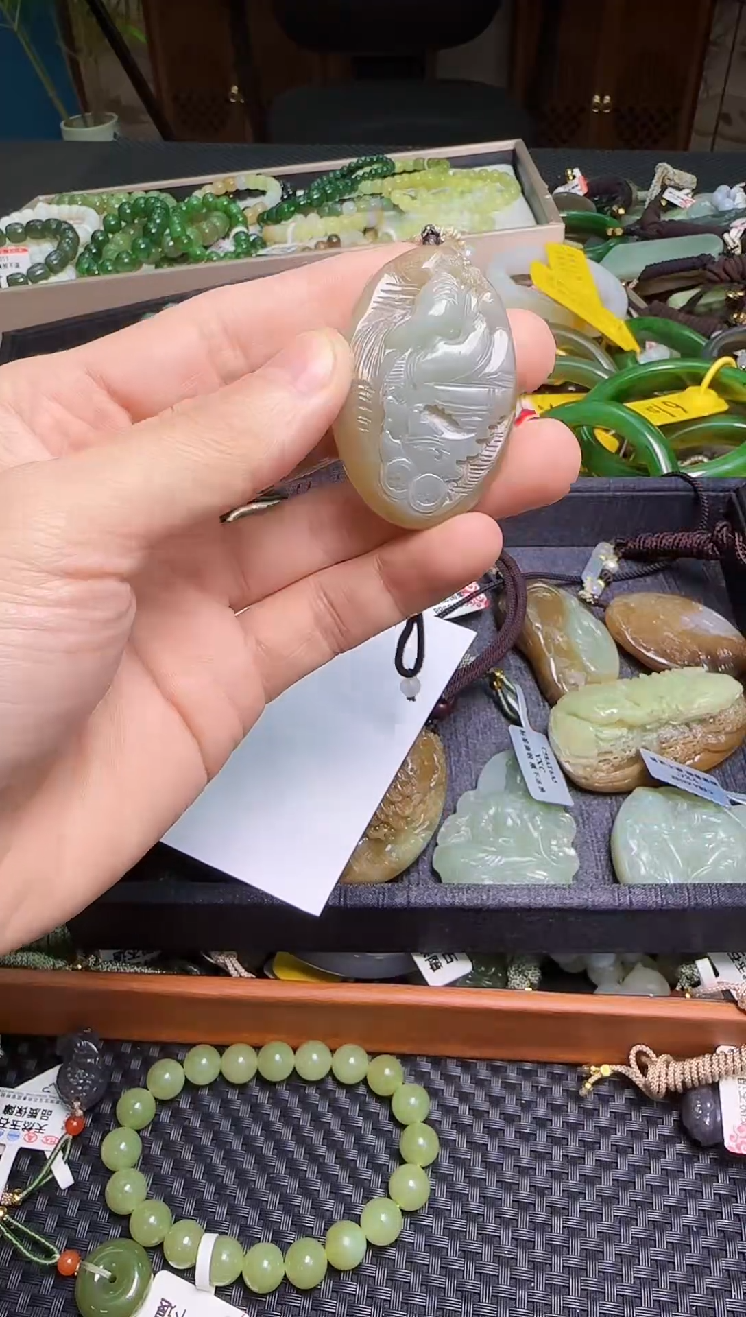 颈饰未镶嵌和田玉1