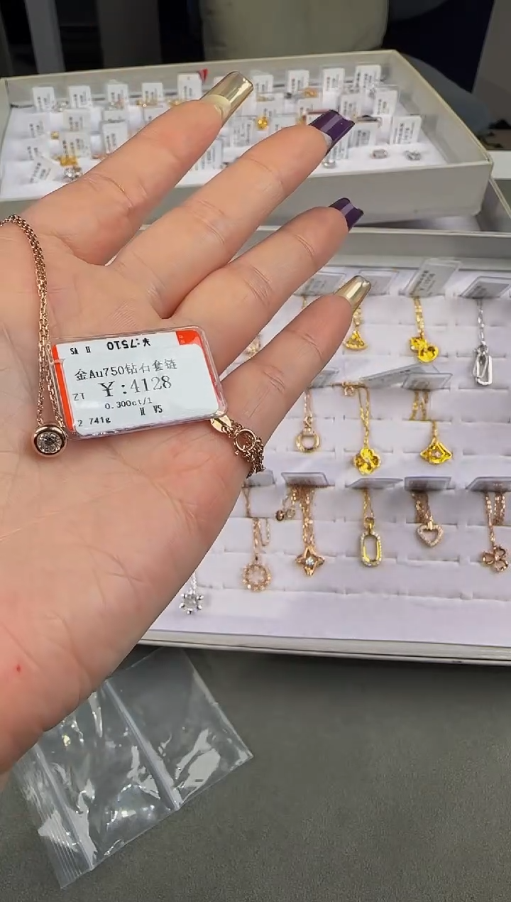 【闪购商品】钻石套链18K金镶嵌368800