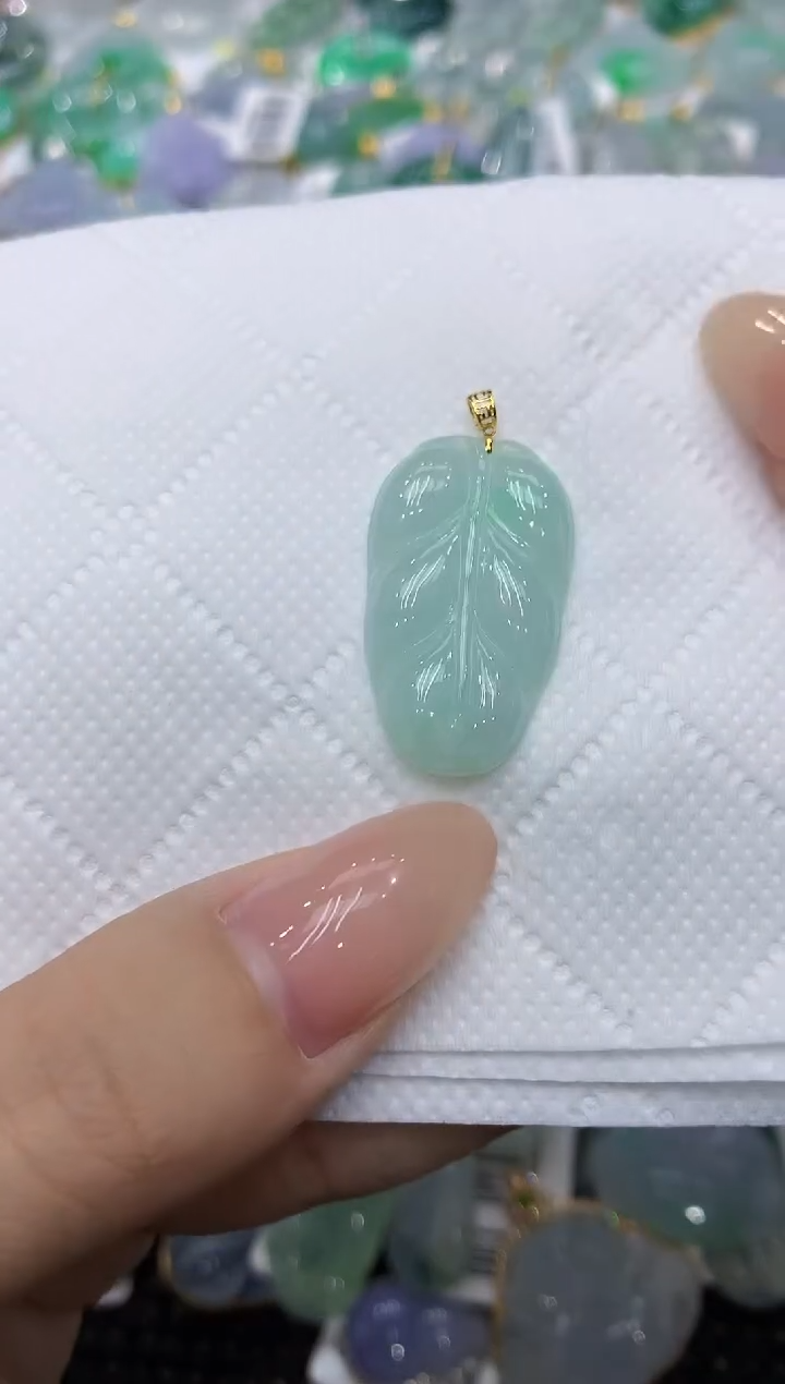 颈饰18K金镶嵌翡翠111111111111