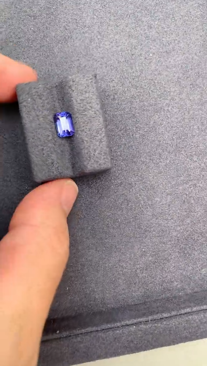 【闪购商品】彩色蓝宝石裸石未镶嵌1.5ct无烧紫蓝宝