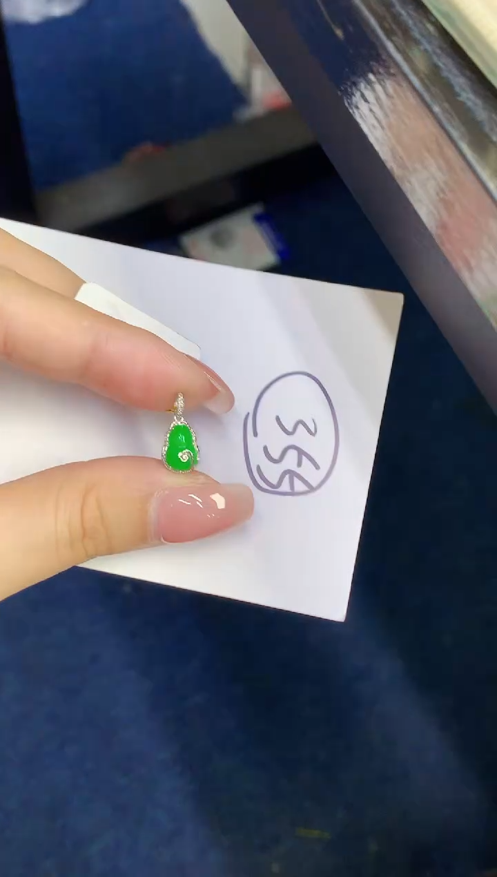 翡翠18K金镶嵌颈饰缅甸天然翡翠A货