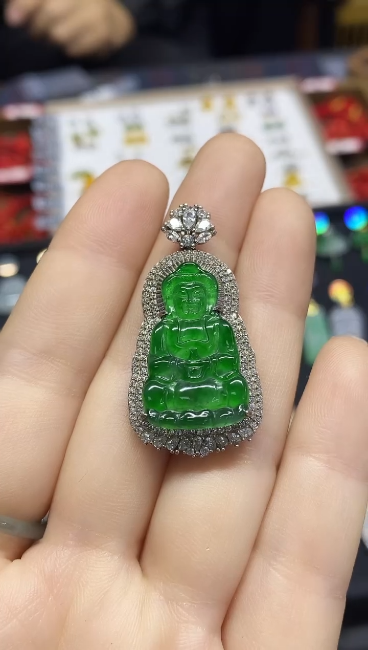 吊坠(不含链)银S925镶嵌翡翠一****?绿冰观音