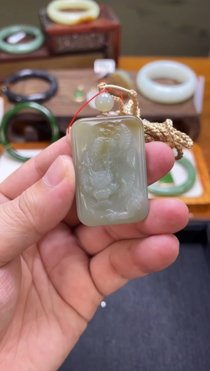 吊坠(不含链)未镶嵌和田玉且末糖青白 龙牌 