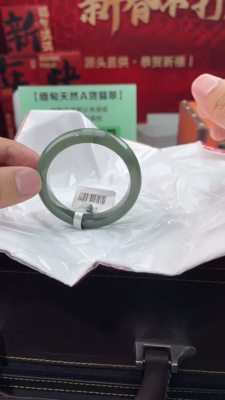【闪购商品】翡翠手镯未镶嵌44翡翠手镯（微瑕）