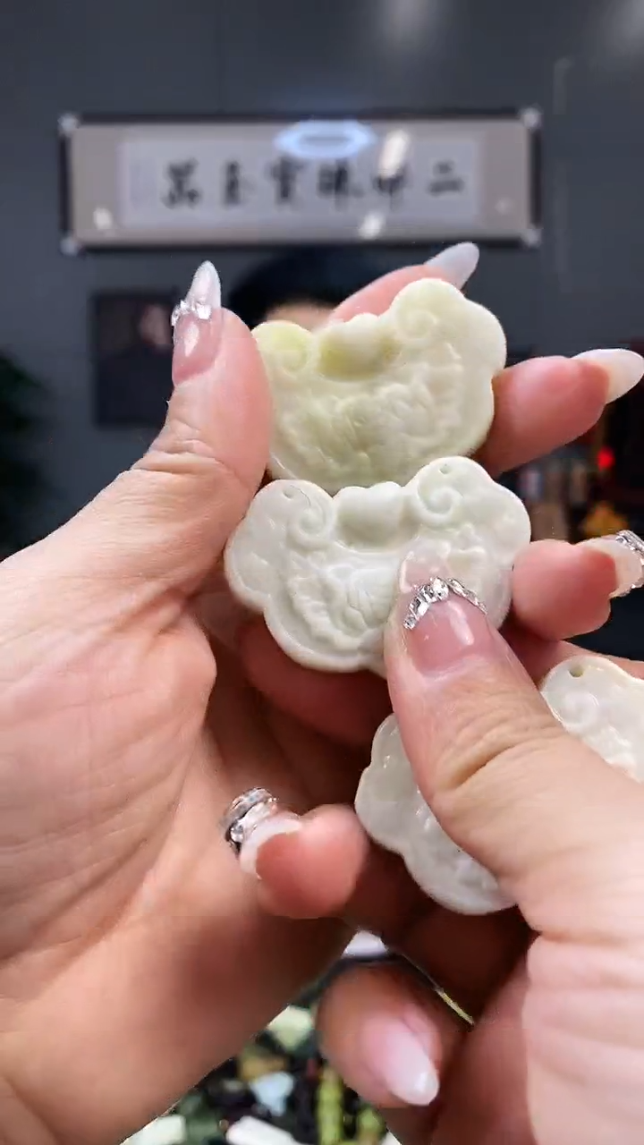 未镶嵌蛇纹石玉颈饰天然岫玉（多样性发其中之一）