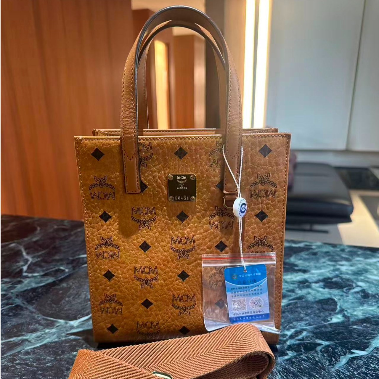 95新 MCM MCM干邑色琴谱手拎斜挎包