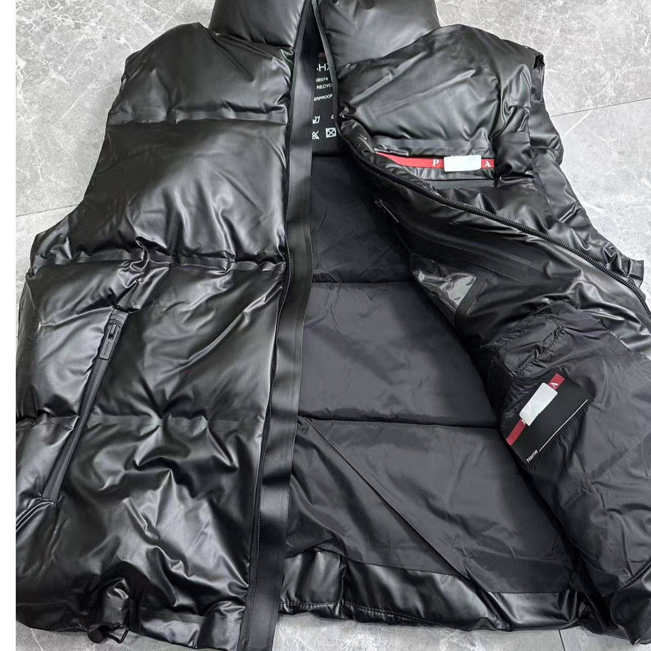 黑色加厚加绒亮面马甲