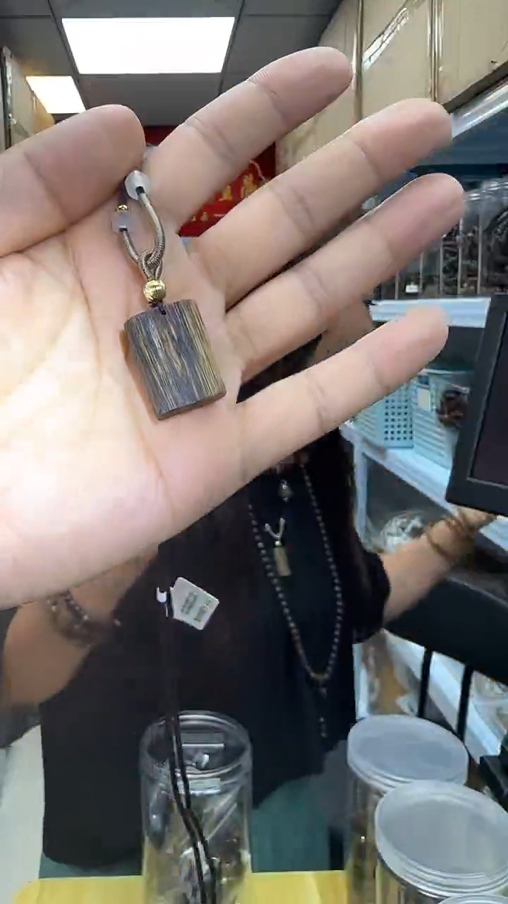 沉香碎屑沉香养香黎母山绿棋手牌+单珠挂坠配沉香碎屑养香罐