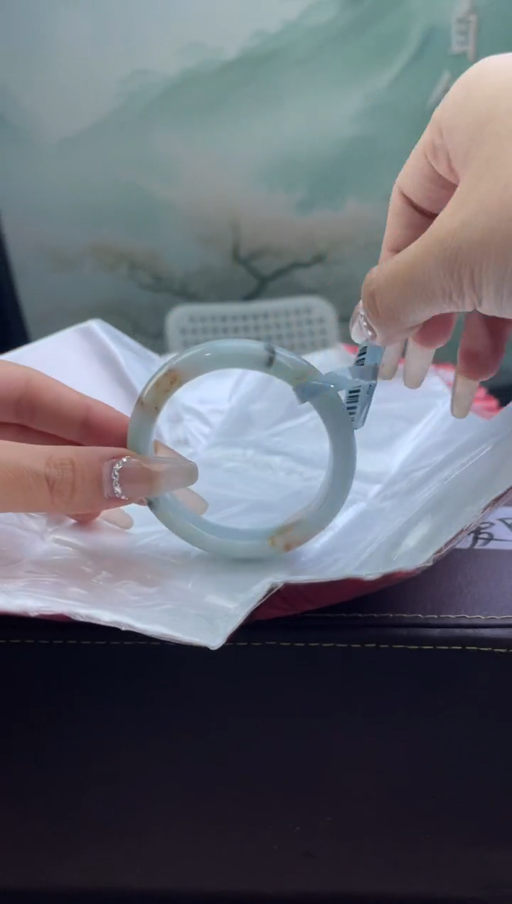 翡翠手镯未镶嵌19翡翠手镯（微瑕）