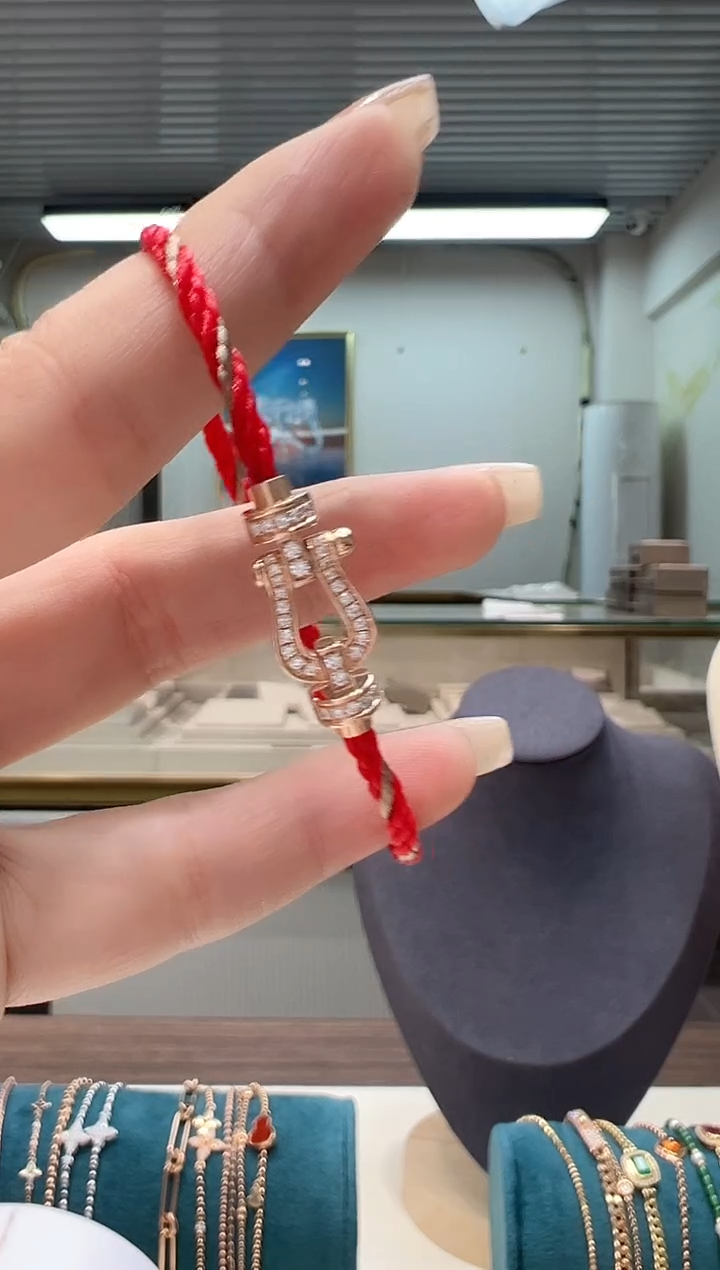 【闪购商品】钻石手链18K金镶嵌满钻马蹄红绳手链（18）