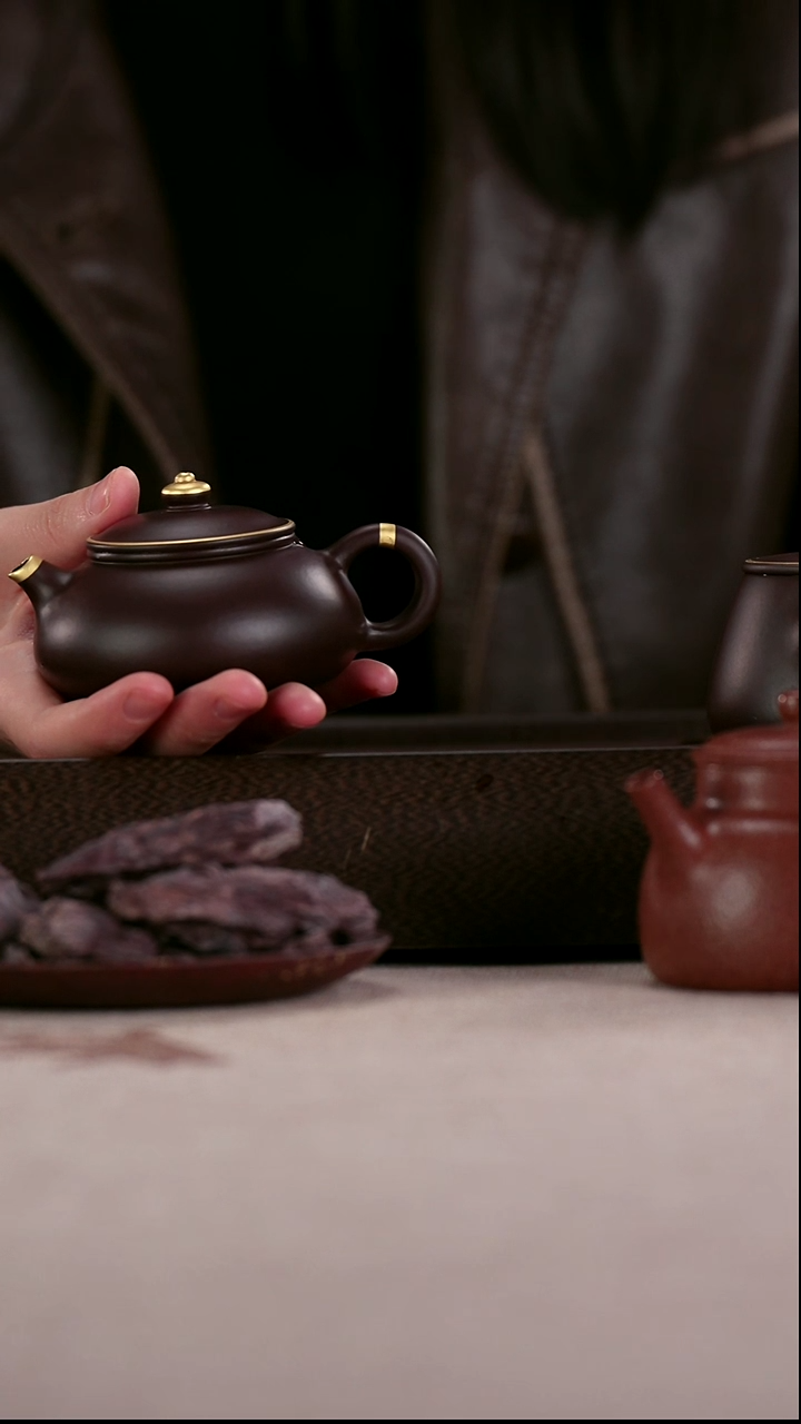 茶壶紫砂四号井茄皮紫泥描金小寒江