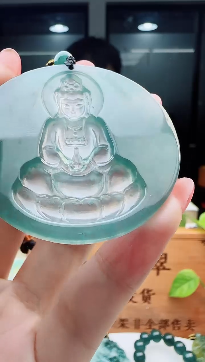 翡翠未镶嵌颈饰多样性发货其中一件