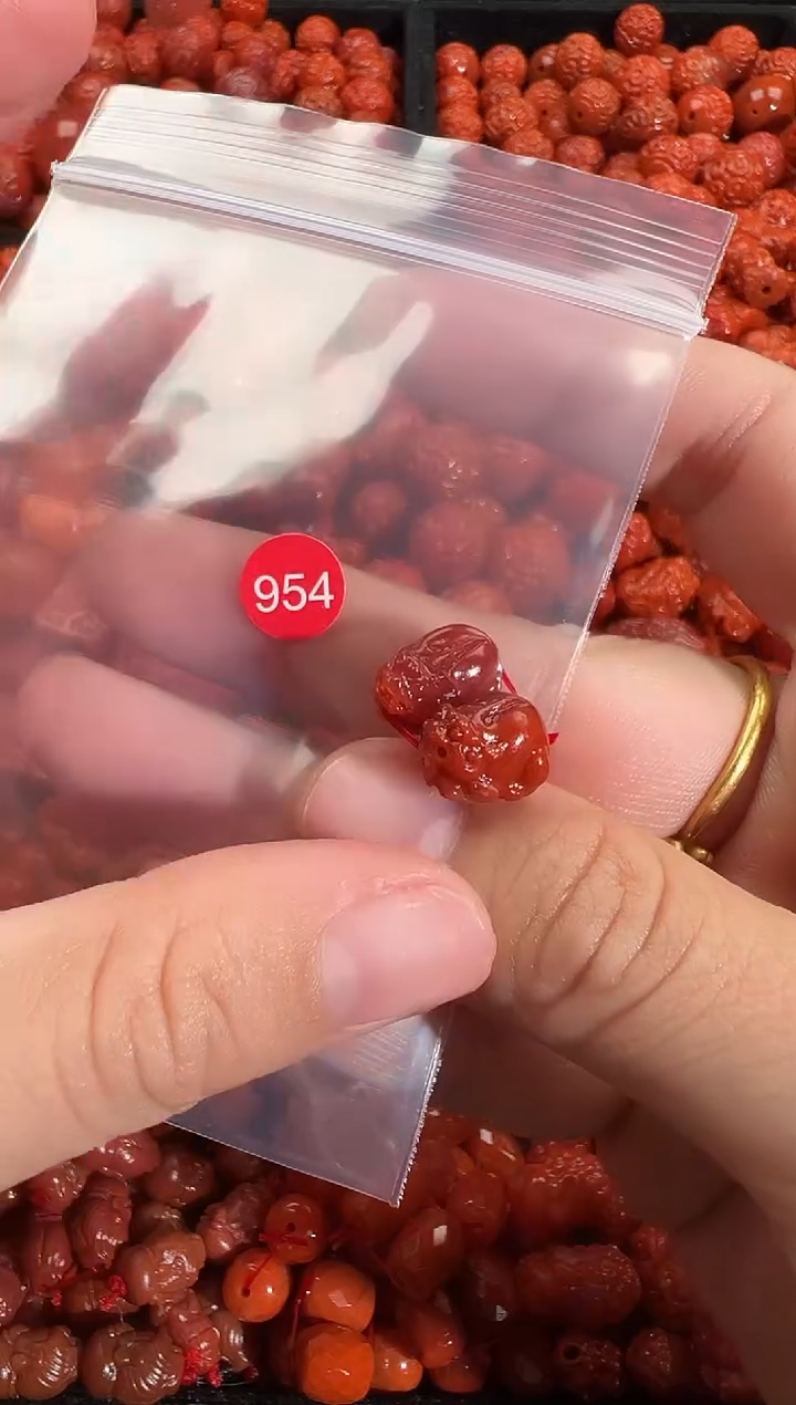 颈饰未镶嵌南红玛瑙1