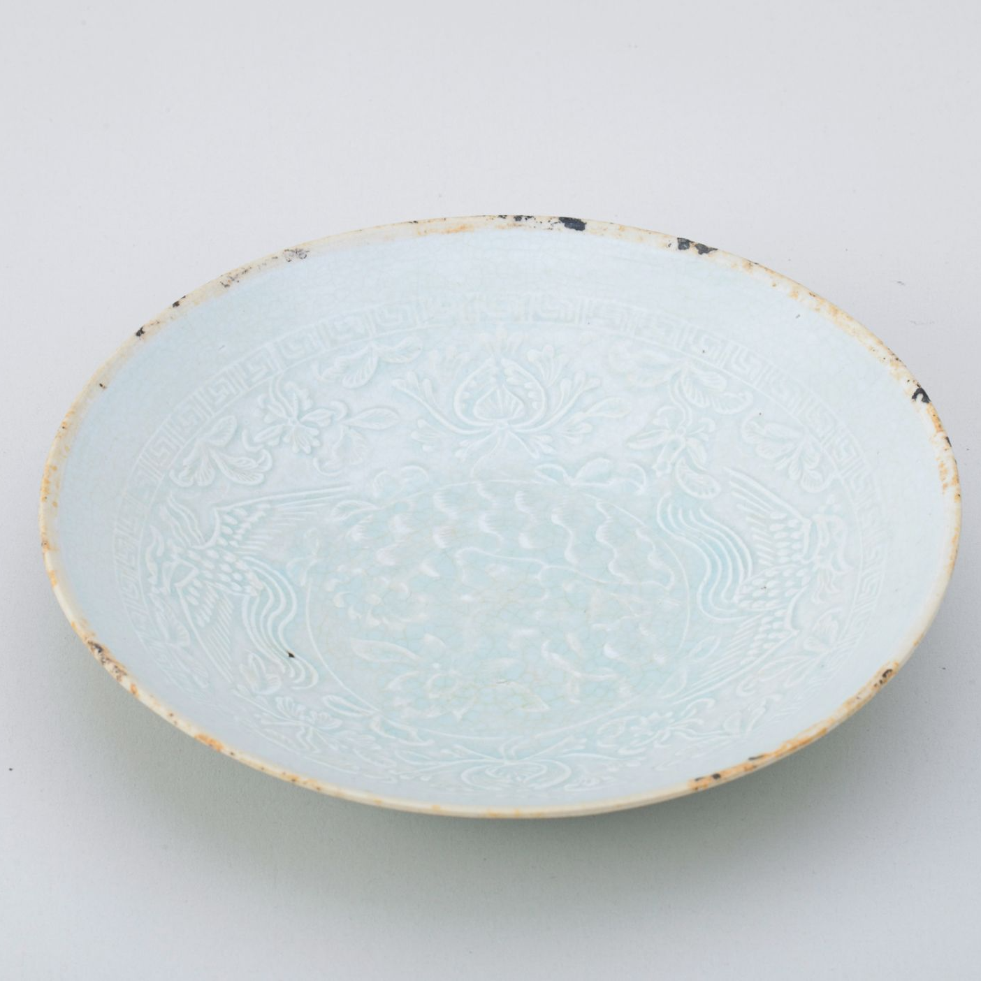 【拍卖】7、青白釉模印莲池凤穿牡丹纹盘