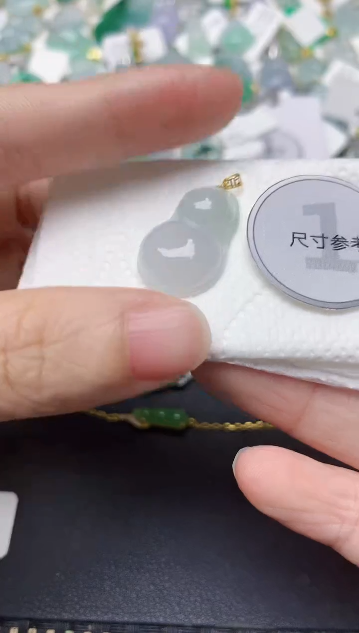 颈饰18K金镶嵌翡翠天然翡翠A货