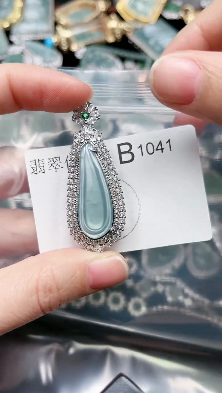 【闪购商品】翡翠颈饰未镶嵌1041赠皮绳