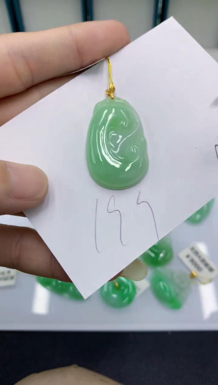 颈饰18K金镶嵌翡翠翡翠