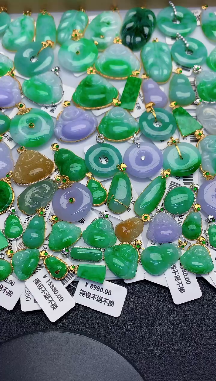 颈饰18K金镶嵌翡翠缅甸天然翡翠A货